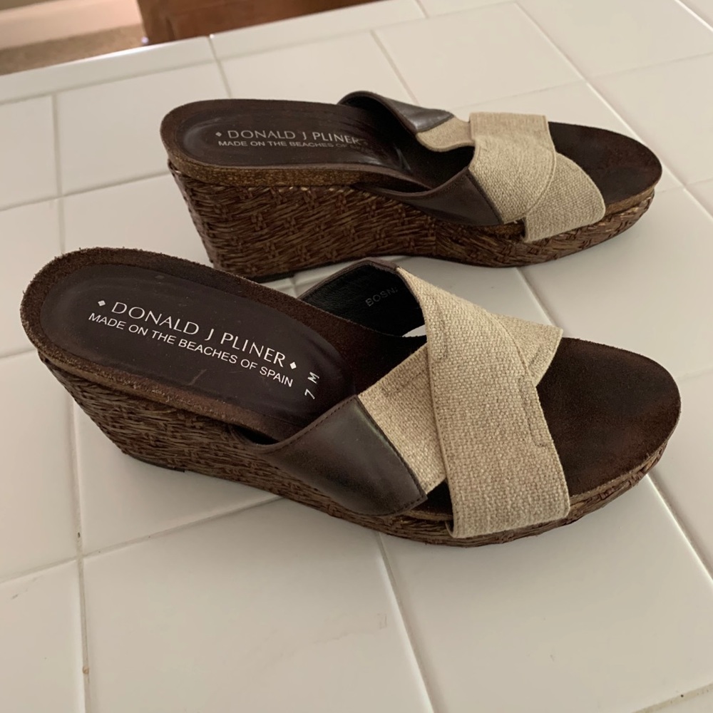 Donald J Pliner size 7 wedge sandals